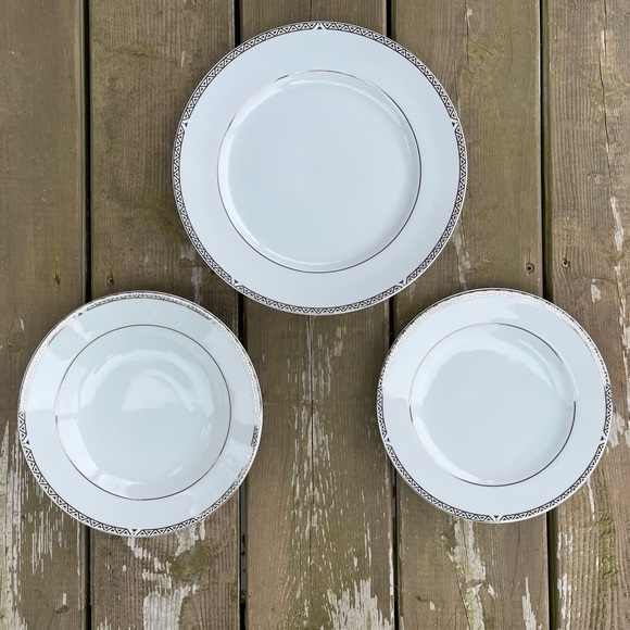 Royal Doulton Platinum 3 Piece Set - Dinner Plate, Salad Plate, Rim Soup Bowl - Picture 8 of 13